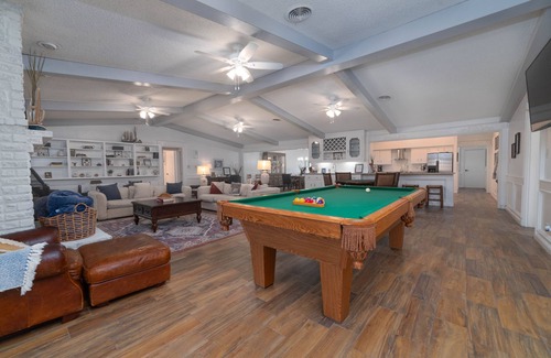 Harlingen House | Entire home - Private heated pool, pool table and private yard