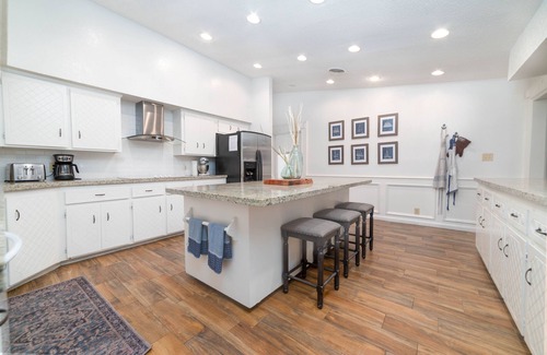 Harlingen House | Entire home - Private heated pool, pool table and private yard