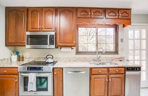 Taylor Run House | Entire Home Quiet Neighborhoodn6 bedrooms, 8 beds, 3 bathrooms