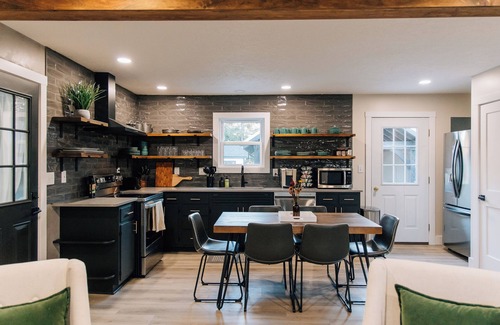 Sugarcreek House | Entire home w/BEAUTIFUL Backyard in Sugarcreek, Ohio