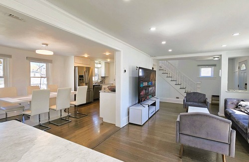 South Weymouth House | Entire House 2 Minutes to South Shore Hospital