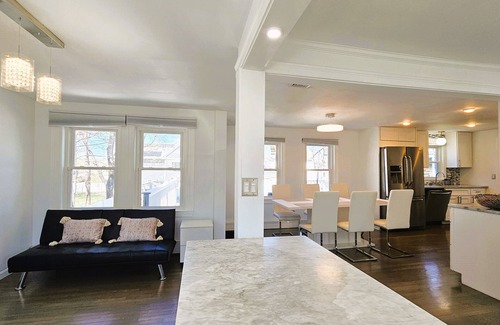 South Weymouth House | Entire House 2 Minutes to South Shore Hospital