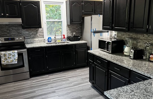 Lorton Villa | Entire House 5BR 4Bath on I-95 HWY Direct DC DMV most safest - scenic - private