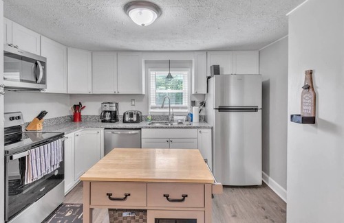 Afton House | Entire house in Afton, VA. The Road House at Stumble Creek - 2 bedroom