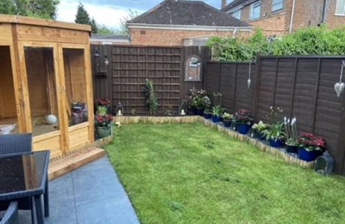 Cheltenham House | Entire house short walk to Cheltenham Racecourse and Town Centre.