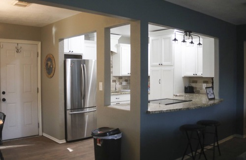Midland House | Entire House - Suited For Your Needs - Sleeps 10 - Stainless Steel Propane Grill