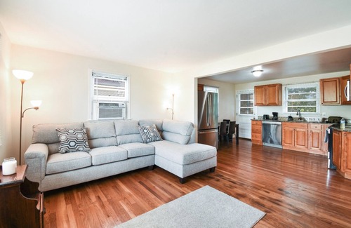 Bridgeport Apartment | Entire lovely & private first floor unit