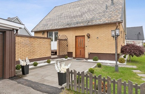 Norrkoping Villa | Entire Luruxy 3 Floor Villa