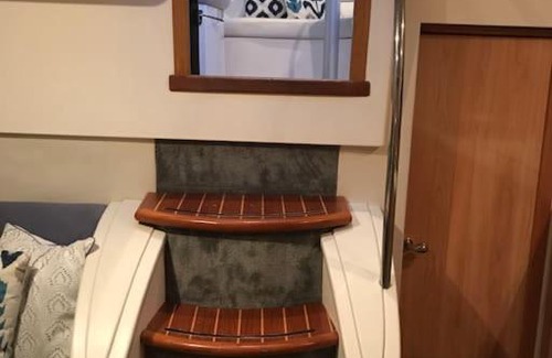 Runnymede Boat Rental | ENTIRE LUXURY MOTOR YACHT 70sqm - Oyster Fund - 2 double bedrooms both en-suite - HEATING sleeps up to 4 people - moored on our Private Island - Legoland 8min WINDSOR THORPE PARK 8min ASCOT RACES Heathrow WENTWORTH LONDON Lapland UK Royal Holloway