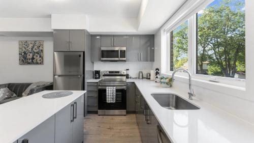 Niagara Falls Apartment | Entire Luxury Suite 4mins To Falls