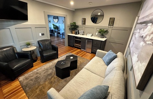 Newport House | Entire Modern 7 Unit 7 Bath Boutique Inn on historic Pelham St. in downtown Newport