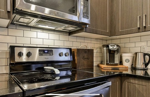 Mission House | Entire Modern Townhome