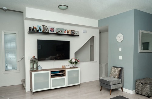 Mission House | Entire Modern Townhome