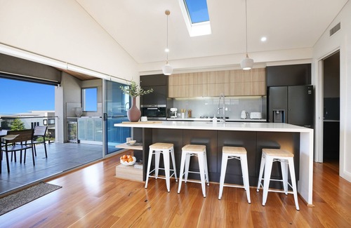 Shell Cove House | Entire Ocean View Shell Cove Mansion - Sleeps 16 guests 5 minute from the beach!