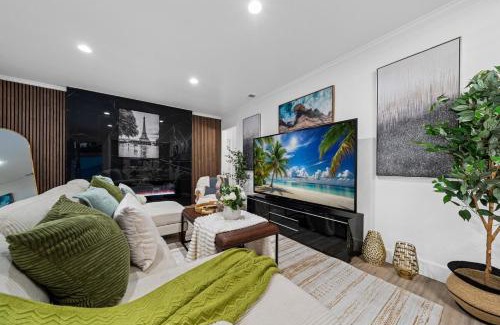 El Cajon House | Entire Private 4-BR House, w Hot Tub, King Bed, 80 TV, Gated Yard, Ranch Style, Available Now