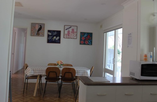 Heathcote House | Entire Residential Home 5 Minutes to Heathcote Town