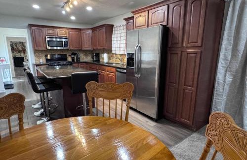 Port Arthur House | Entire Spacious 4 BR Home for Professionals