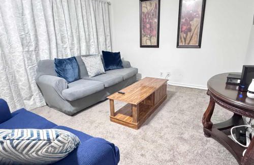 Port Arthur House | Entire Spacious 4 BR Home for Professionals