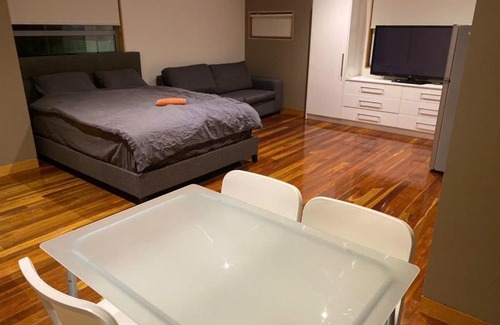 Maribyrnong Apartment | Entire studio with balcony