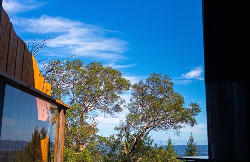 Salt Spring Island House | Entire Suite,Ocean,mountain view,jacuzzi in the Suite,next to Mount Maxwell park