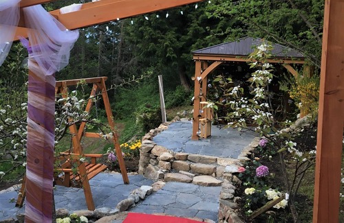 Salt Spring Island House | Entire Suite,Ocean,mountain view,jacuzzi in the Suite,next to Mount Maxwell park