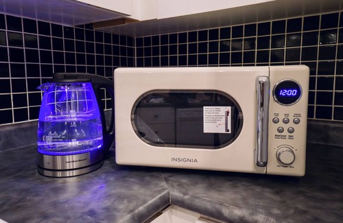 Downtown Toronto Apartment | Entire Suite in DT Toronto. Close to College Station.