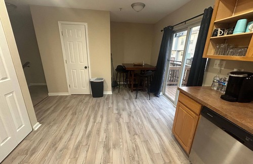 Glen Burnie House | Entire Townhouse Near BWI , Orioles, and Ravens. Find Your Home Away From Home!