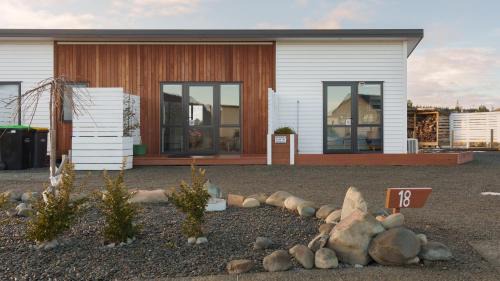 Lake Tekapo Apartment | Entire Unit - 18 Rodman - newly furnished