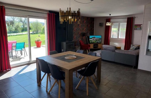 Baresia-sur-l'Ain House | Entre Lacs Et Montagnes , Maison individuelle,lits préparés, parking et ménage inclus