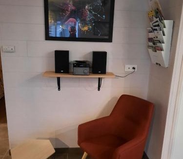 Baresia-sur-l'Ain House | Entre Lacs Et Montagnes , Maison individuelle,lits préparés, parking et ménage inclus