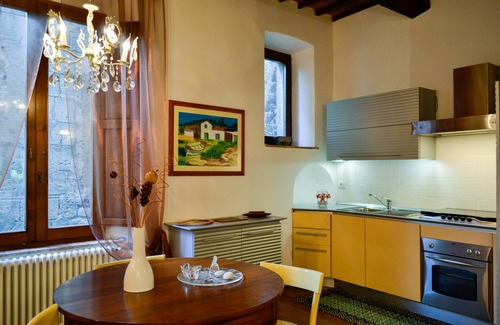 Pitigliano Apartment | Environment for relaxation, ideal for nature-loving couples.