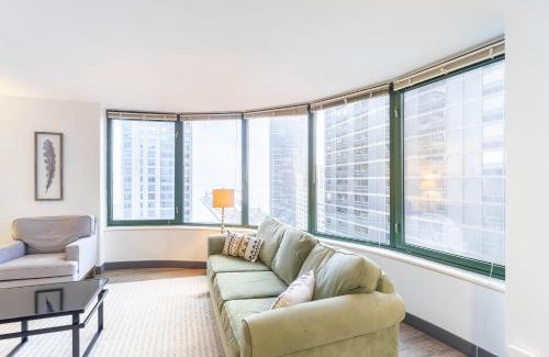Downtown Chicago Apartment | ENVITAE 3BR Luxury Corner Loft with Navy Pier Views