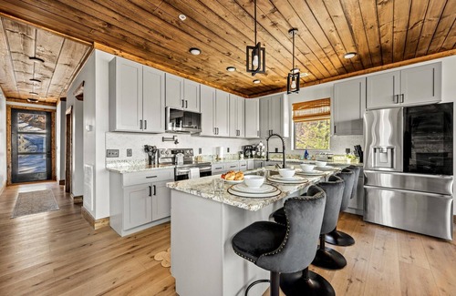 Gatlinburg - Pigeon Forge Cabin | Epic Modern Cabin Getaway Pickleball, Pools, Soccer & Sleeps 24 Guests