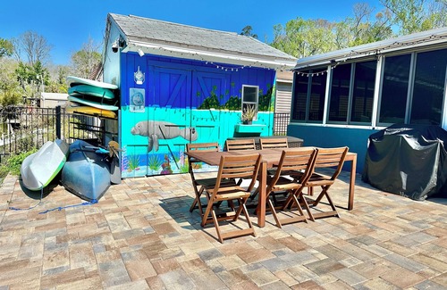 Weeki Wachee Gardens House | EPIC Weeki Wachee paddle house included paddleboards and kayaks!
