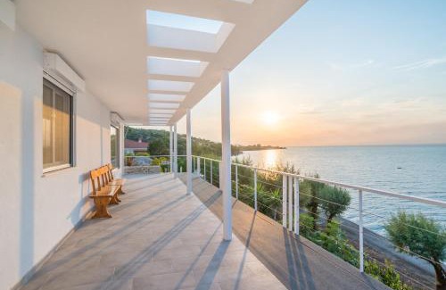 Marathon House | Epipleon suites