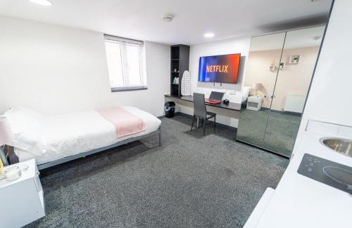Selly Oak Apartment | Equipped Compact Studios next to UOB and QE Hospital!