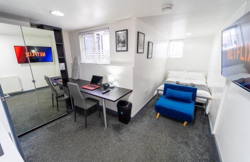 Selly Oak Apartment | Equipped Compact Studios next to UOB and QE Hospital!