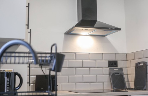 Newcastle-upon-Tyne House | Equipped & Cozy: Fast WiFi, Smart TV, Full Kitchen