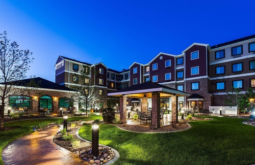 Bismarck Condo | Equipped King Suite Near Downtown | Free Daily Breakfast + Indoor Pool