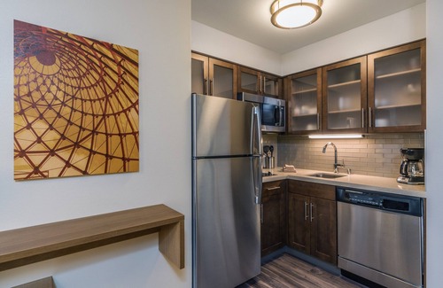 Midtown Anchorage Apartment | Equipped Mid-Town Studio | Free Daily Breakfast + Heated Indoor Pool Access