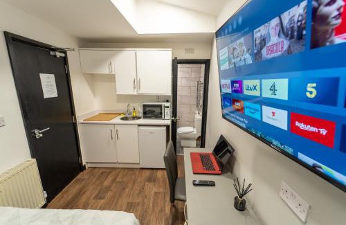 Selly Oak Apartment | Equipped Studios next to UOB and QE and close to city!