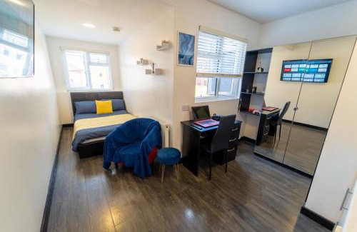 Selly Oak Apartment | Equipped Studios next to UOB and QE and close to city!
