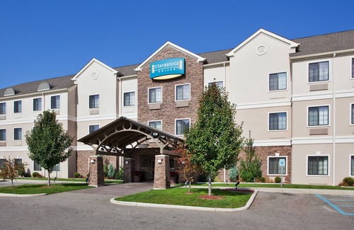 Kalamazoo Condo | Equipped Suite | Business Center, Free Daily Breakfast + Indoor Pool