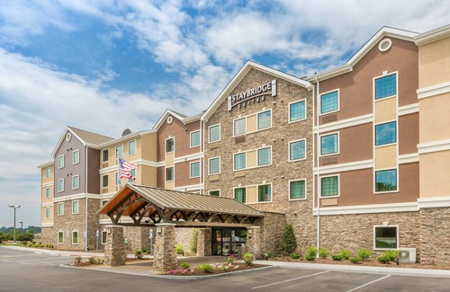 Canton Condo | Equipped Suite | Free Daily Breakfast, Shared Hot Tub + Pool