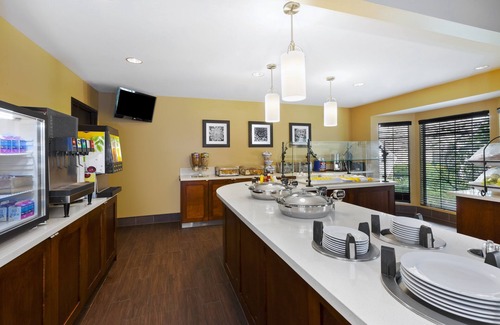 Utica Apartment | Equipped Suite | Free Daily Breakfast, 24h Business Center + Seasonal Pool