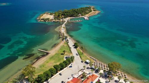 Eretria Apartment | Eretria Seaview Retreat with Balcony & Style
