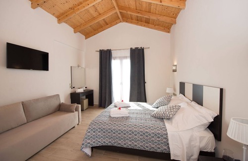 Erikousa Island House | Erikousa Palace Suite 12