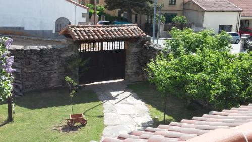 Navarredonda de Gredos House | Ermita de Gredos