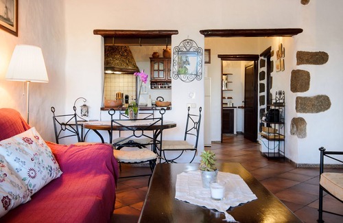 Guime Villa | Beautiful Country Villa with Pool, Terrace, Garden & Wi-Fi; Parking Available