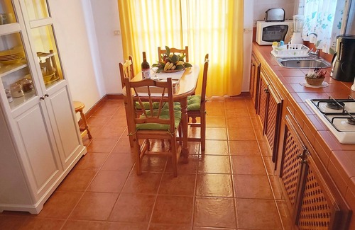 Alojera Apartment | Wonderful views of the sea and the mountains